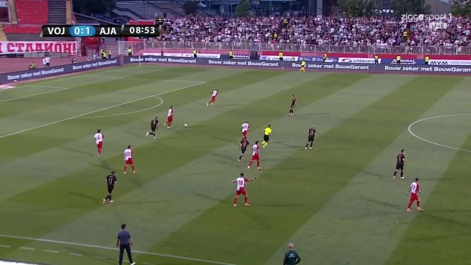 Erro no escudo do Ajax irrita torcida no jogo da Liga da Conferência