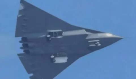 Chengdu J-36 avança para pré-série do caça 6ª geração em 2026