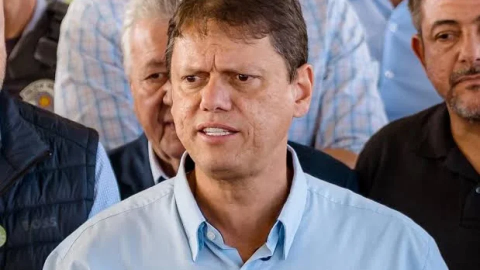 Tarcísio ameaça tirar Trivia Trens da concessão após caos nas linhas 11, 12 e 13