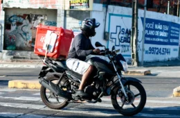 Governo lança programa com financiamento de motos baratas para entregadores; veja quem pode participar