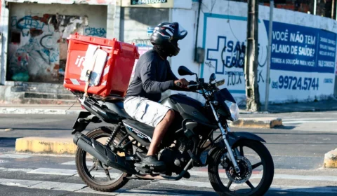 Governo lança programa com financiamento de motos baratas para entregadores; veja quem pode participar