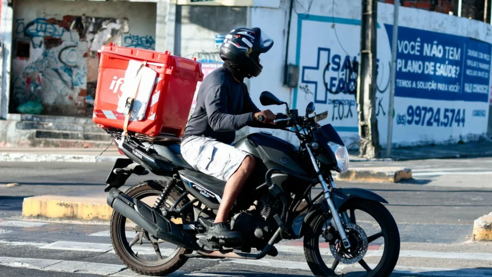 Governo lança programa com financiamento de motos baratas para entregadores; veja quem pode participar