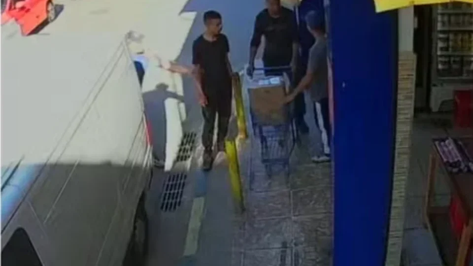 Tentativa de assalto termina com pai e filho baleados na Zona Leste de São Paulo