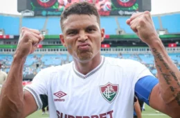 Thiago Silva volta ao Fluminense, joga os 90 minutos e recebe elogios, mas defesa ainda preocupa