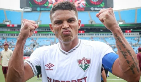 Thiago Silva volta ao Fluminense, joga os 90 minutos e recebe elogios, mas defesa ainda preocupa