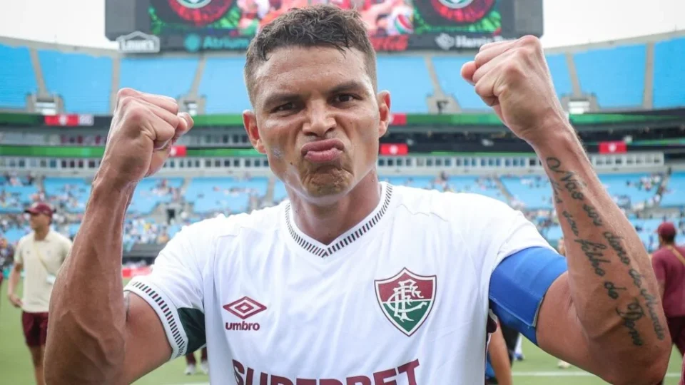 Thiago Silva volta ao Fluminense, joga os 90 minutos e recebe elogios, mas defesa ainda preocupa