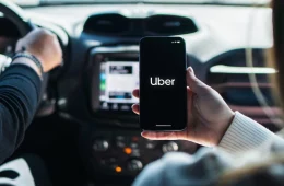 Motoristas de app trabalham até 60 horas por semana e ainda acumulam dívidas; pesquisa acende alerta sobre renda da categoria