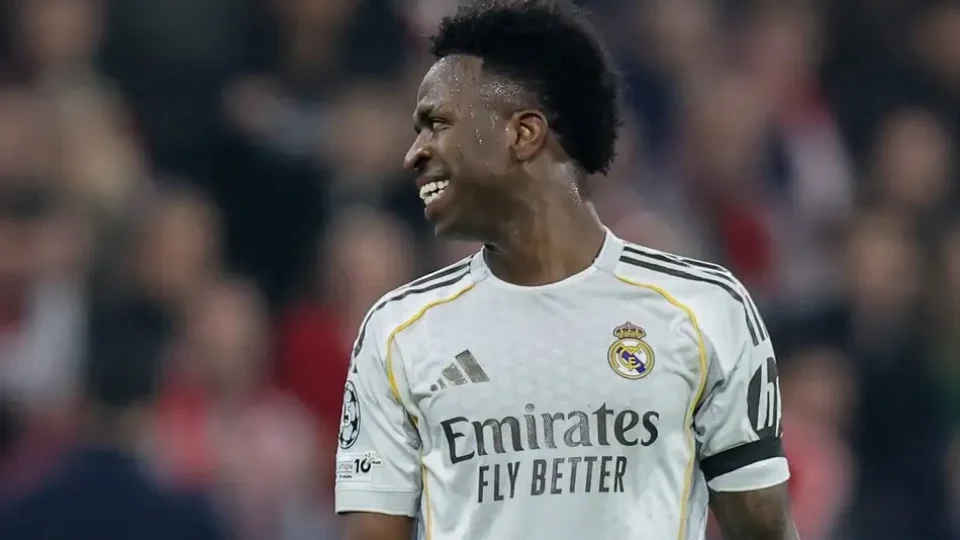 “Sou madridista de corpo e alma”, diz Vini Jr após renovar com o Real Madrid