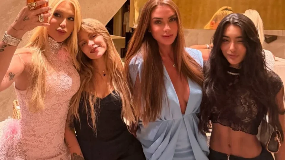 Virginia, Luísa Sonza e Nicole Bahls curtem noitada luxuosa na Itália