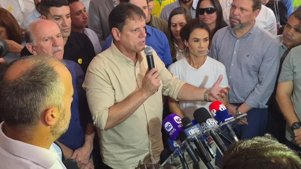 Tarcísio de Freitas rebate ataques e define estratégia para concessões do Metrô de São Paulo