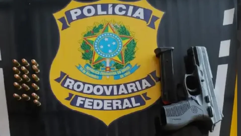 Homem é preso após sequestrar ex-companheira em MG
