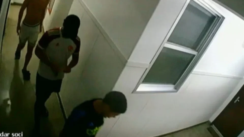 Polícia procura jovem acusado de estupro coletivo contra adolescente em Botafogo; suspeito não foi encontrado