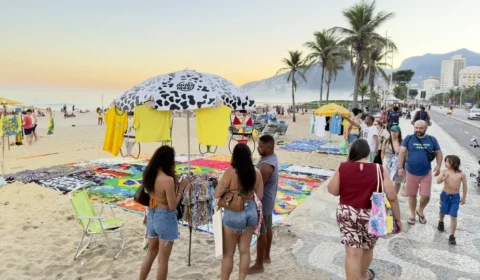 Tráfico cobraria até R$ 300 por dia de ambulantes na orla do Rio, diz Prefeitura
