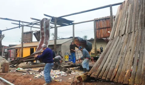 Temporal devastador deixa centenas de pessoas desalojadas e causa destruição no RS
