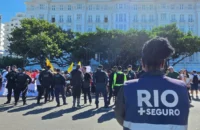 Camelôs protestam em Copacabana contra novas regras da Prefeitura para o comércio ambulante