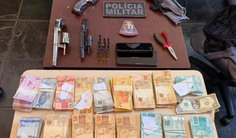Veja as imagens: PM prende dupla suspeita de latrocínio e apreende mais de R$ 186 mil, armas e carro furtado em SP