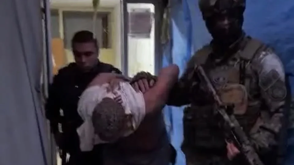 Sequestro, tortura e tiro contra a namorada.   Suspeito conhecido por “bicudinho” é preso no Rio
