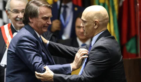Bolsonaro entra na mira de Moraes durante plantão do STF no recesso
