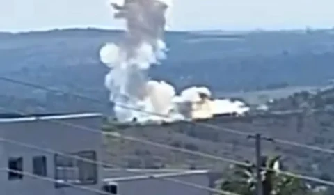Explosão mata funcionário de fábrica de fogos de artifício e destrói estrutura em MG; Veja o vídeo
