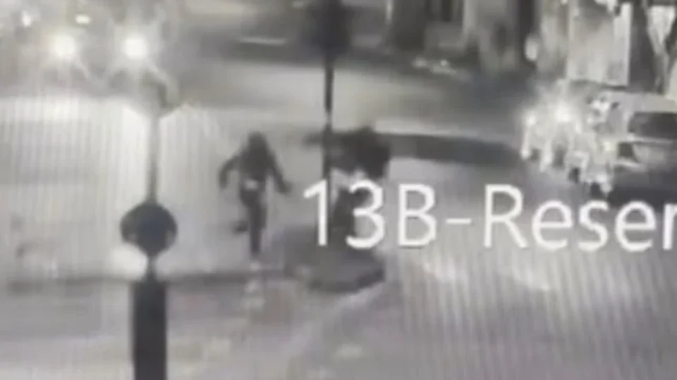 Pedrada na cabeça: vídeo registra ataque que deixou homem ferido em BH
