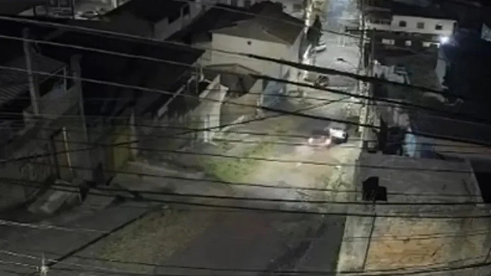 Sem freios, carro provoca sequência de batidas e deixa cinco feridos em BH