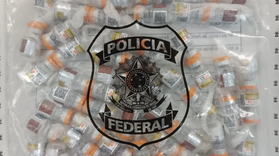PF descobre carga de medicamento para emagrecimento escondida em bagagem no Rio