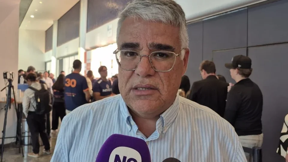 Eduardo Girão quebra o silêncio sobre embate entre Michelle e Flávio Bolsonaro e dispara: “O PL do Ceará não é de direita”