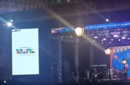 VEJA AS IMAGENS: propagandas do Governo Lula são exibidas em telão do Centro de Tradições Nordestinas durante período de restrições eleitorais; entenda o caso