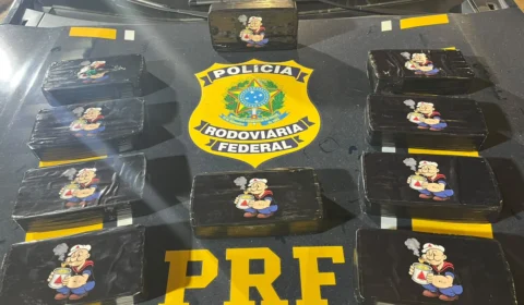Compartimento secreto em carro revela carga de cocaína e termina com prisão de casal em MG