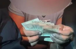 Mulher tenta subornar policiais com dinheiro do Bolsa Família após furtar celular em RO; caso termina com casal preso