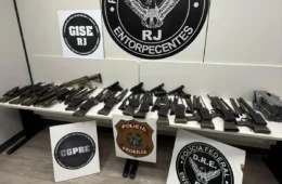 Carga de guerra é interceptada na Via Dutra; PF apreende 16 fuzis e quatro pistolas a caminho do Rio