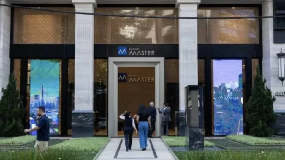 Banco Master ampliou crédito consignado a militares até 2022 e viu contratos despencarem depois