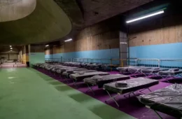 Após previsão de frio intenso, governo de SP monta abrigo emergencial na estação Pedro II do Metrô
