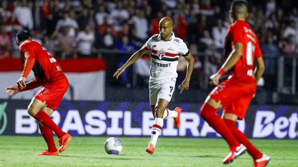 Onde assistir Athletico-PR x São Paulo hoje ao vivo: veja horário, escalações e transmissão