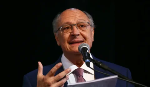 Governo prepara ajuda a empresas afetadas pelo tarifaço dos EUA; Alckmin revela o que pode mudar