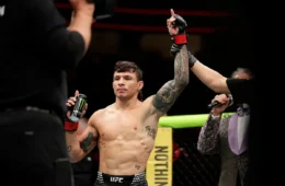 Alessandro Costa brilha no UFC 329 e finaliza rival com golpe de mestre no octógono