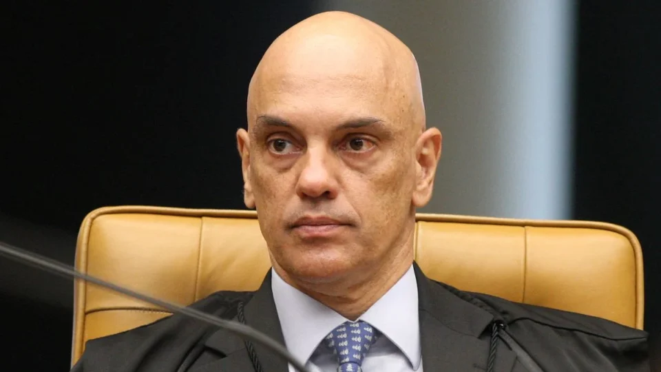 Moraes dá 48 horas para tribunais explicarem pagamentos acima do teto a magistrados