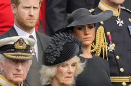 Príncipe Harry recebe Charles com filhos em reencontro tenso e decisivo