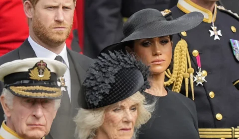 Príncipe Harry recebe Charles com filhos em reencontro tenso e decisivo