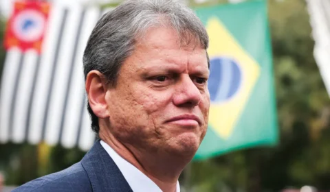 Tarcísio perde força entre mulheres, mas ainda lidera disputa contra Haddad