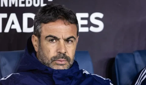 Artur Jorge adia definição do time titular do Cruzeiro