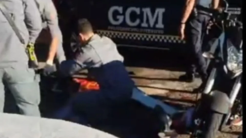 GCM e suspeito ficam feridos após troca de tiros durante tentativa de assalto em São Paulo