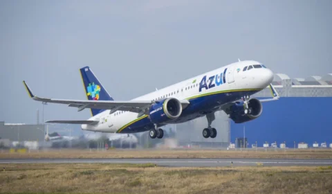 Azul recebe reconhecimento da Petrobras por excelência no transporte aéreo