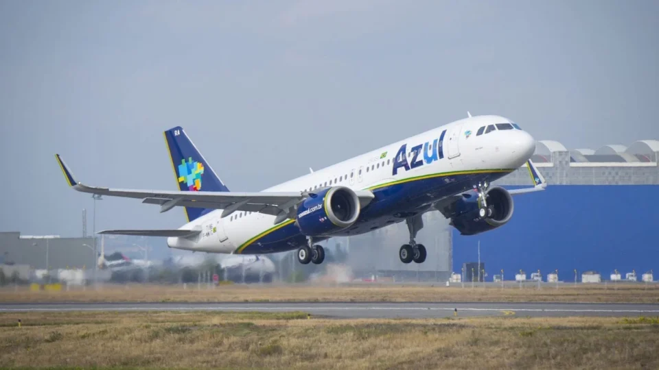 Azul recebe reconhecimento da Petrobras por excelência no transporte aéreo