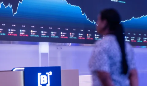 B3 atraso: pregão abre 3h tarde e volume cai 40% hoje