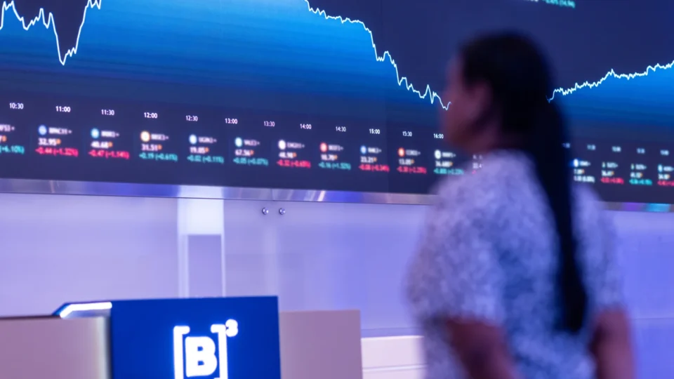 B3 atraso: pregão abre 3h tarde e volume cai 40% hoje