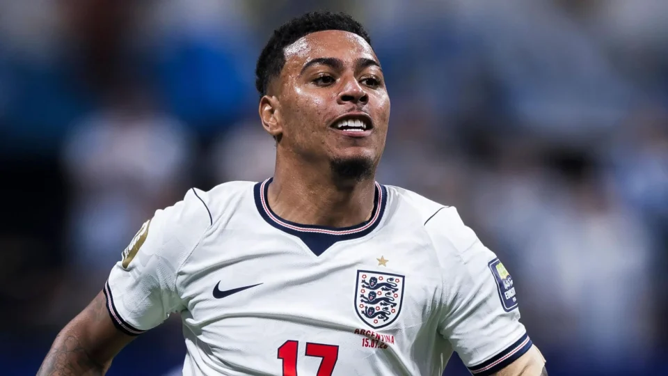Chelsea paga £117 mi por Morgan Rogers e mira volta à Champions League