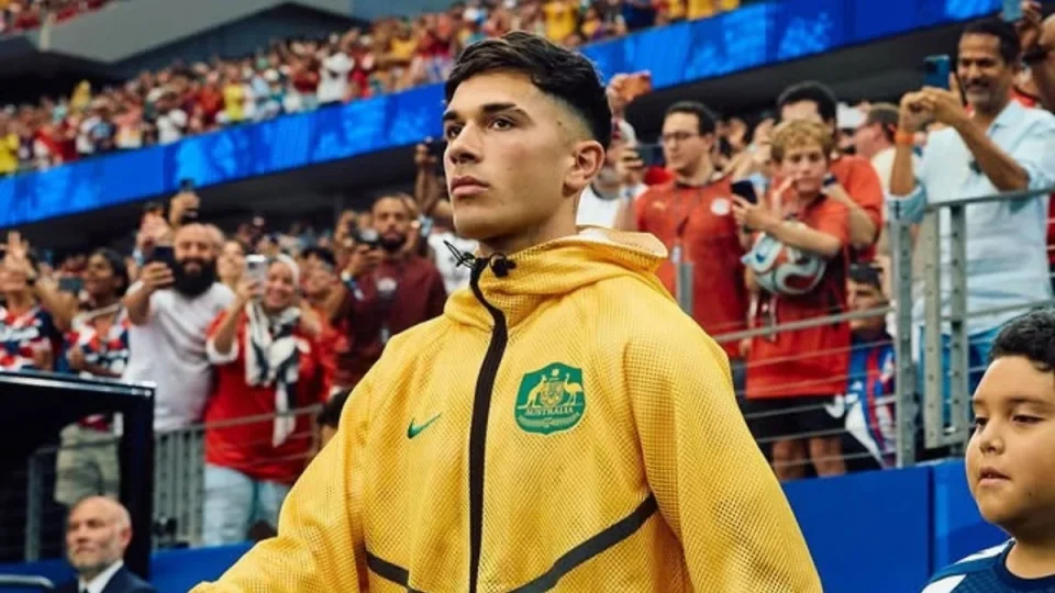 Jogador de futebol é flagrado a 109 km/h e testa positivo pra Cocaína