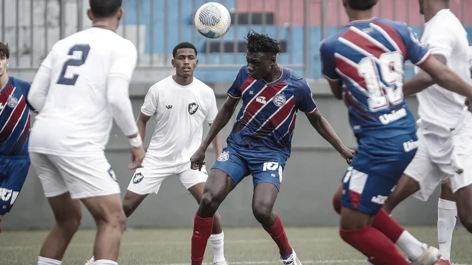 Esporte Clube Bahia x Corinthians: clube baiano aposta em reformulação da base e libera promessas para o exterior