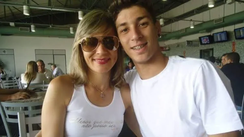 Mãe busca responsabilizar bets após morte do filho e faz alerta sobre mudança drástica no comportamento